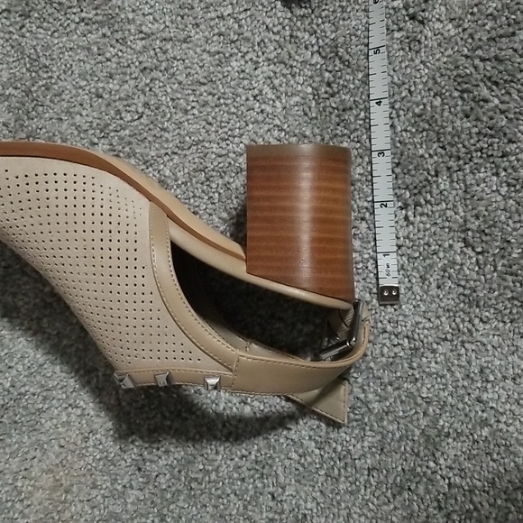 Marc Fisher Beige Suede Heeled Sandals 6M - Picture 5 of 10